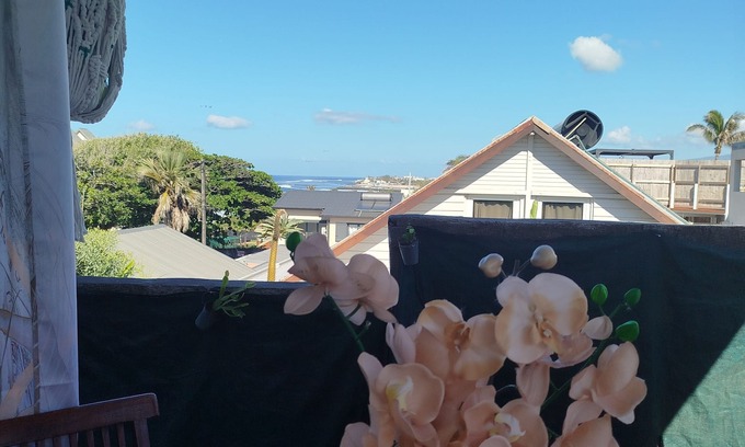 Petite-ÃŽle House | Le lotus rental in terre sainte, 2 minutes from the beach