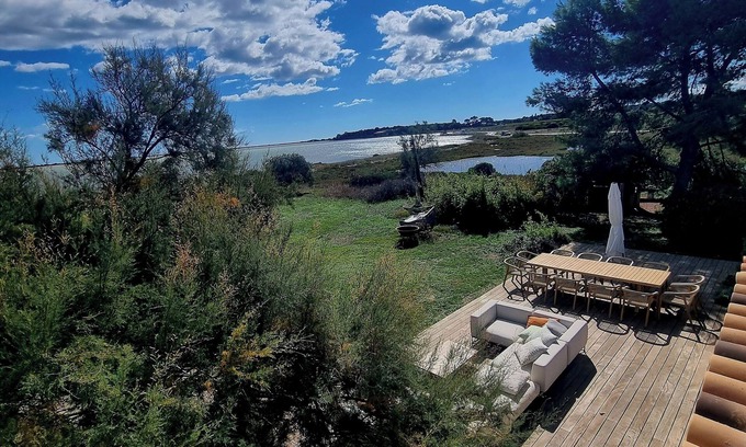 Vic-la-Gardiole Villa | Le Mas au bord de l'Etang