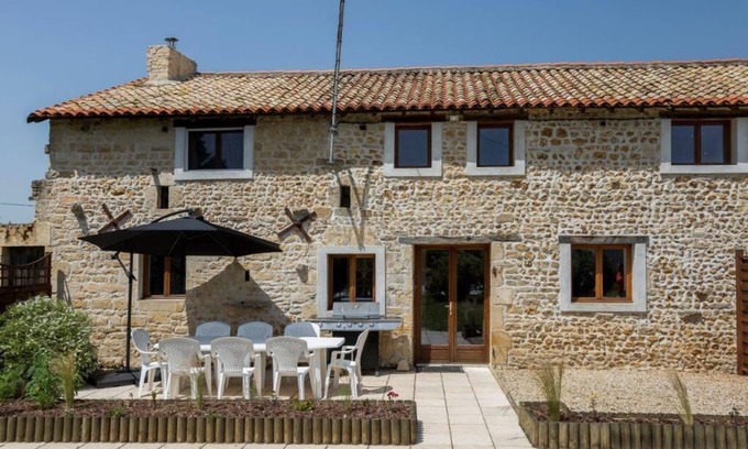 Les Alleuds Cottage | Le Noyer - Gites de Chaignepain (Sleeps 8)