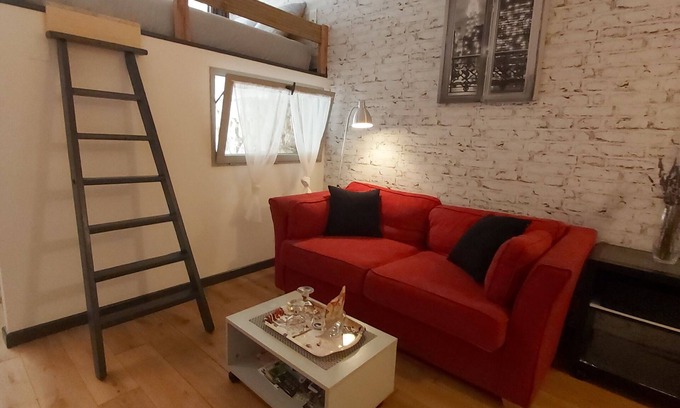 Villefranche-de-Rouergue Apartment | Le Petit Saint-Georges 2*: renovated, fully-equipped studio at the foot of the collegiate church