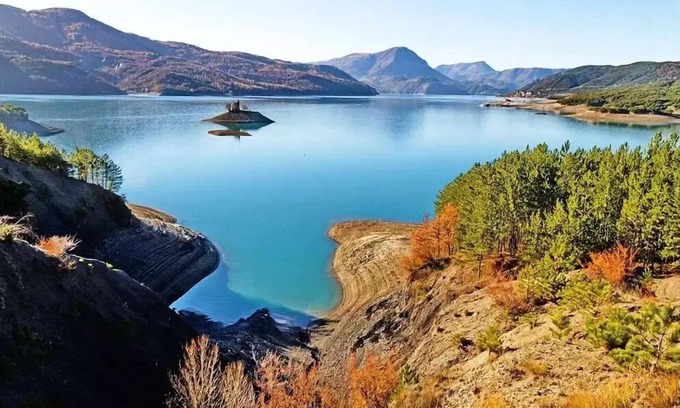 Baratier RV Rental | Le Petit Liou Sites & Paysages * - Unusual natural canvas and wood tent without sanitary facilities for 5 people