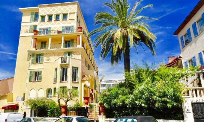 Juan-les-Pins Apartment | Le pin doré