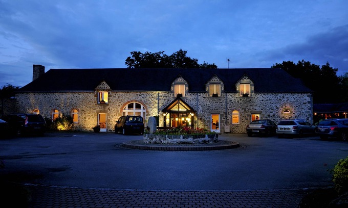 Mezangers Hotel | Le Relais Du Gué De Selle