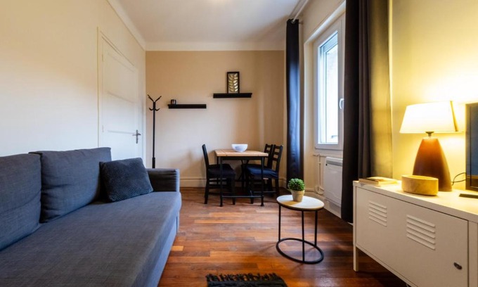 Gien Apartment | Le Saint Louis 2 Cœur Ville bord de Loire commerces à pied