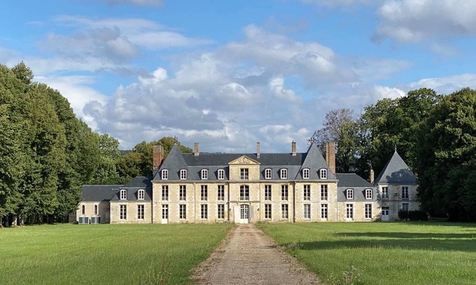 Tosny Apartment | Le Verger - Studio Apartment, Sleeps 15