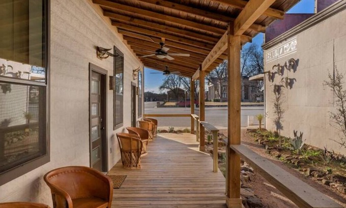 Mason Apartment | Lea Lou Lodge #3 on the Square