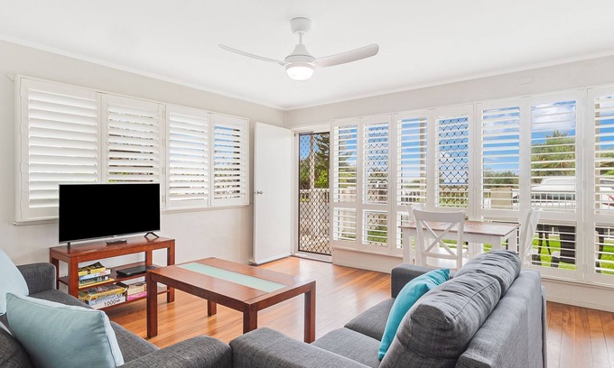 Bilinga Apartment | Legacy 1 - Bilinga/North Kirra Beachfront - Min. 3 Night Stay!