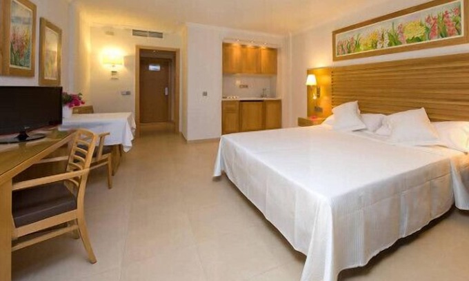 Ibiza Town Hotel | LeibTour code: [IBAPPRE/STD] Estudio en Playa den Bossa con Piscina