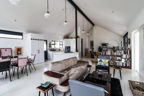 Knysna House | Leisure Isle 2 bedroom home with essential power.