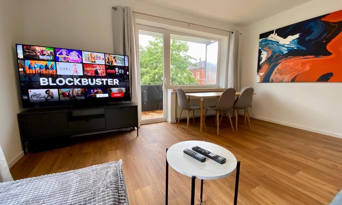Western Ring Area Apartment | LEMON - 4 Per - Garage - 65 Zoll