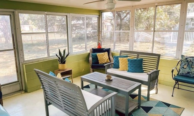 South Venice House | Lemon Bay Hideaway - Beach Bungalow with Tropical Gardens