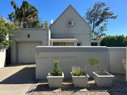 Franschhoek House | Lemon Tree Cottage a Charming 3 Bedroom Self-catering house
