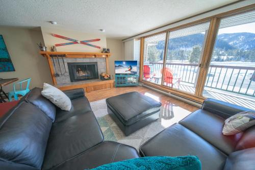 Lakeside Village House | Lenawee 1741 by SummitCove Lodging