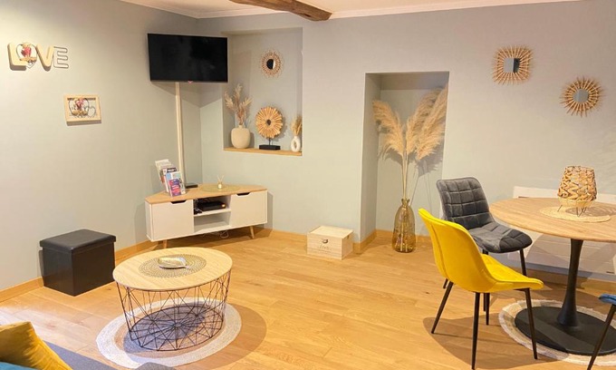 Ay Apartment | Les bulles agéennes