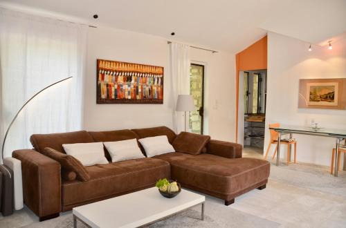 Oppede House | Les Cerisiers maison bertuli climatisé, Piscine chauffée, lit King size, classé 5 étoiles