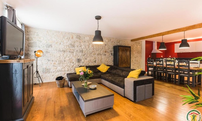 Nerac Apartment | Les Gîtes du château - Le loft HENRI IV - Magnifique Appartement face au château