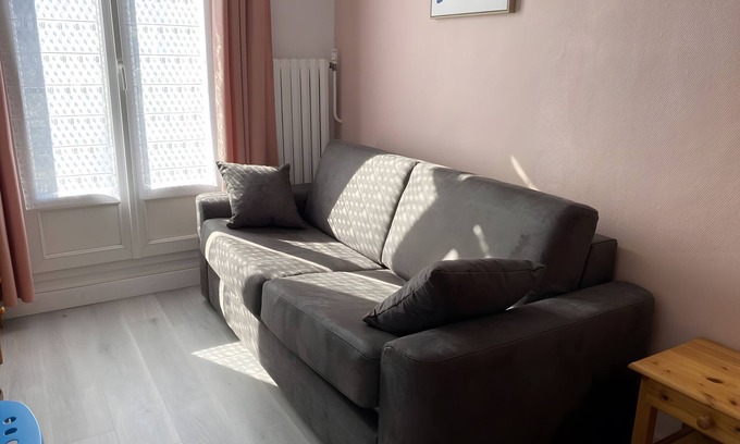 La Bourboule Apartment | Les Hêtres No. 4 with Mountain View, Balcony, and Wi-Fi