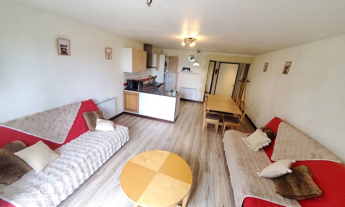 Besse-et-Saint-Anastaise Apartment | Les Jonquilles - Apartment for 8 people with garden and 3 bedrooms