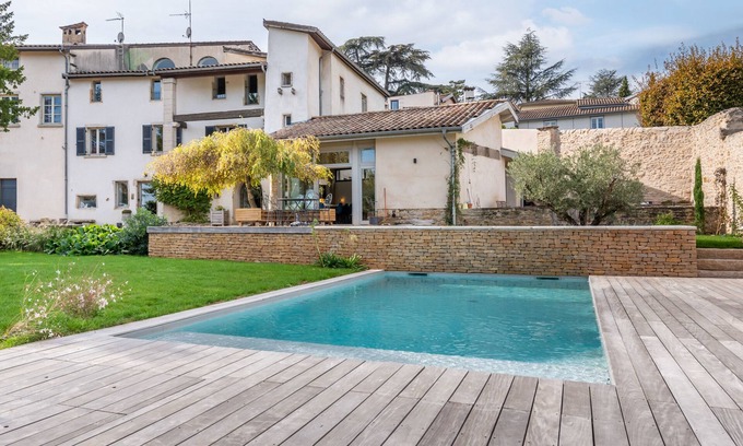 Saint-Didier-au-Mont-d'Or Villa | Les Pierres Sèches - house with pool and open view near the village