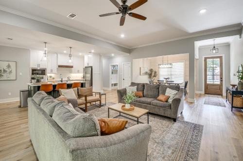 Jones Mills House | Less Than 1 Mi to Lake Catherine Home in Gated Community!