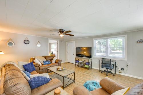 Ore City House | Less Than 1 Mi to Lake Secluded Ore City Getaway