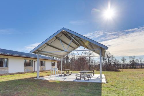 Oakland City Apartment | Less Than 1 Mi to Oakland City University Cozy Apartment