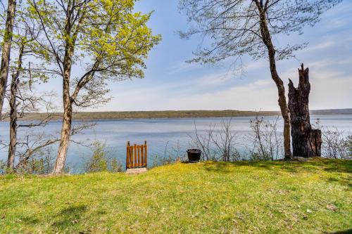 Trumansburg House | Less Than 1 Mi to State Park Trumansburg Cottage with Deck!