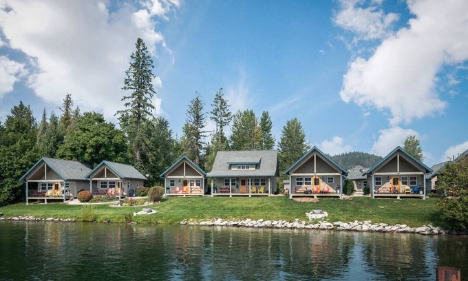 Dover Bay House | Let your cares drift away at "Summer Breeze" and enjoy lake life on Lake Pend Oreille!
