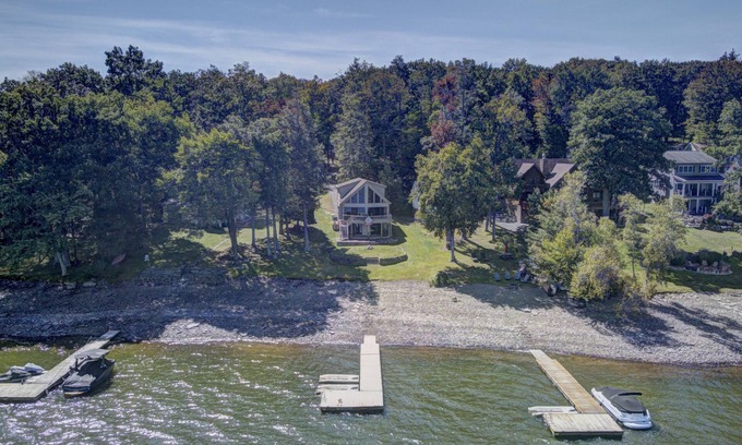 Lakeville House | Level Lake Wallenpaupack Lakefront w/Private Dock, Hottub, Kayaks & Paddleboards