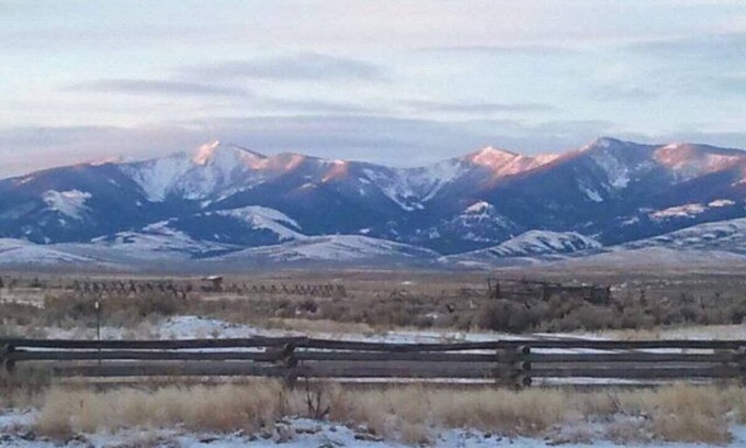 Dillon Cabin | Lewis and Clark Room, Rustic cozy room for 3-4 in historic Grant MT with WiFi