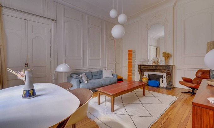 Capucins - Victoire Apartment | Leyteire large one bedroom apartment