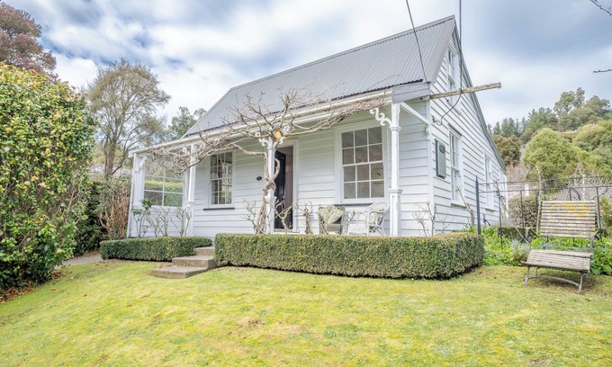Akaroa House | Libeau Cottage - Akaroa Holiday Home