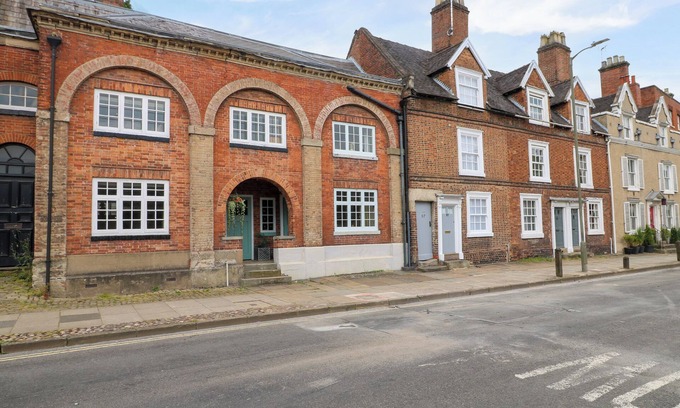 Ashbourne House | LIBERTY HOUSE, pet friendly, with open fire in Ashbourne