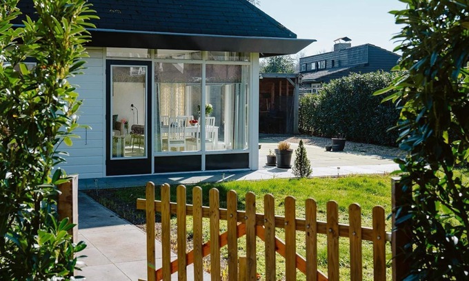 Ouddorp House | Light and spacious holiday home for 4 people