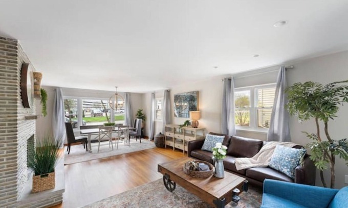 Knolls Thomas House | Light & Bright 4 Bed Hot Tub Patio Private Parking and Yard Near OSU