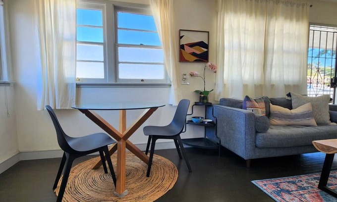 Highland Park Apartment | Light Filled 1-bedroom Unit with Parking Onsitenn