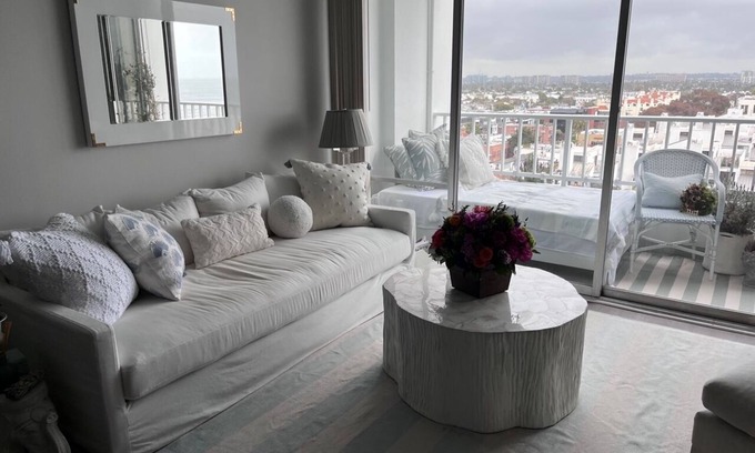 Ocean Park Apartment | Light filled coastal one bedroom, on the beach, Olympic pool