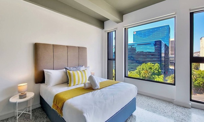 Foreshore Apartment | Light, sunny, fast wifi, central home with pool!