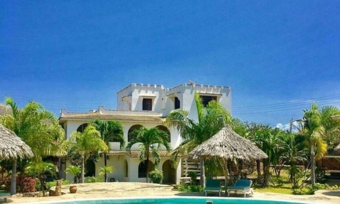 Manyimbo House | Lighthomez Villa Resort