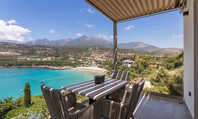 Stoupa Apartment | Lighthouse Apartments