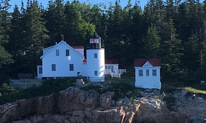 Bass Harbor House | Lighthouse Cottage Borders Acadia National Park. Family & Pet Friendly