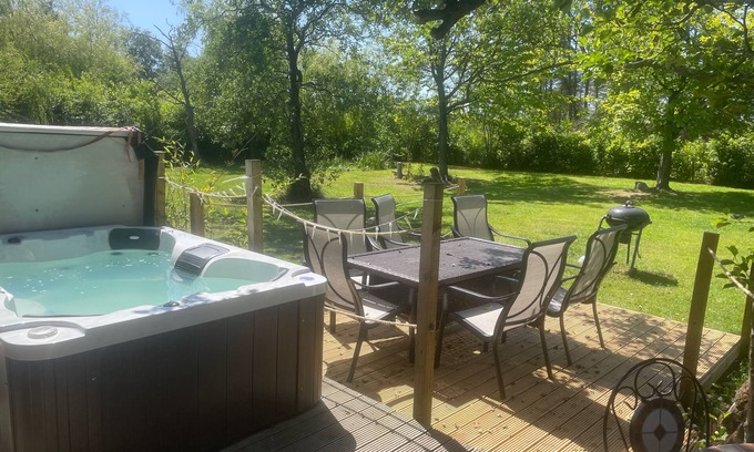 Blubberhouses Cabin | Lilac Lodge Retreat for 6, Set in One Acre of Land