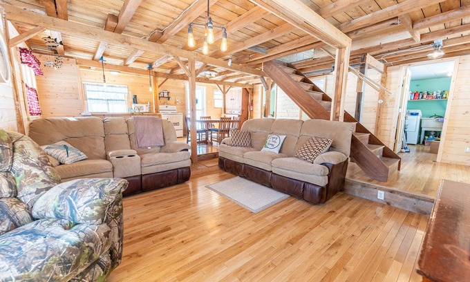 Curtis Cottage | Lillie's Lil Cabin: Leaf Peeping + Lake Views + Cabin Comfort