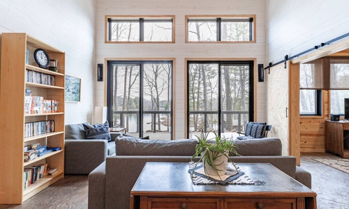 Hayward Cabin | Lilypad Lake House - Nelson Lake - Dog Friendly - Trail Access