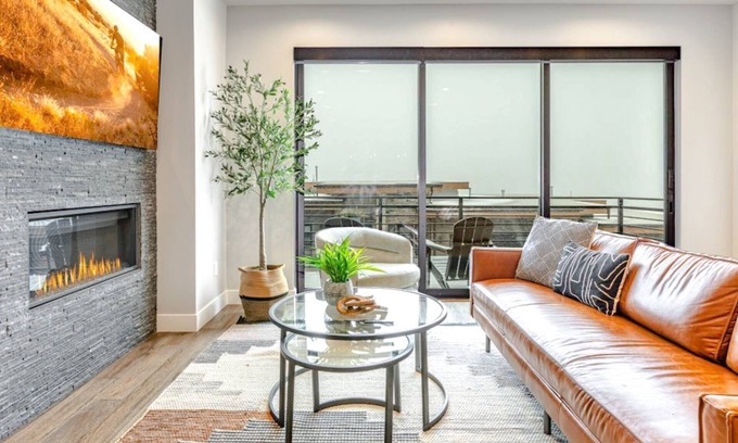 Hideout Condo | *Limited Time Offer* 90 Days ‘Til Christmas | Book Now to Save