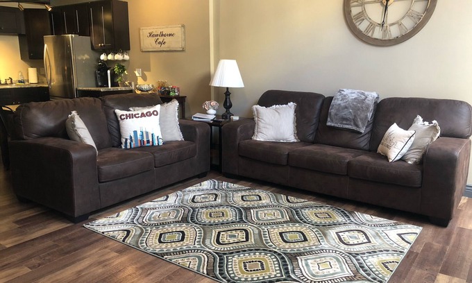 Lincoln Apartment | Lincoln’s Loft - Hawthorne Suite Downtown Lincoln, IL