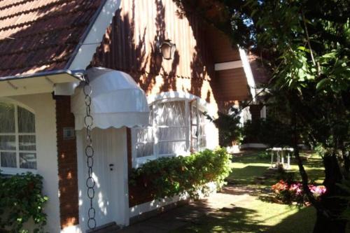 Jardim do Embaixador House | Linda casa 3 qtos com 1 suite a 1km de Capivari