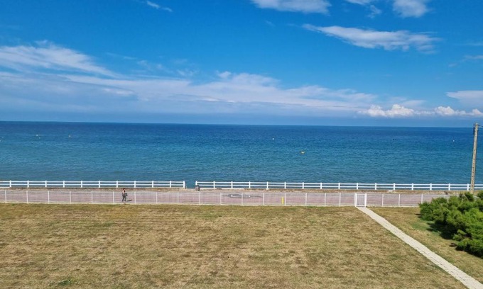 Lion-sur-Mer Apartment | Lion Beach