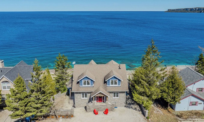 Lion's Head Cabin | Lion's Den Luxury Waterfront Oasis w/Hot Tub