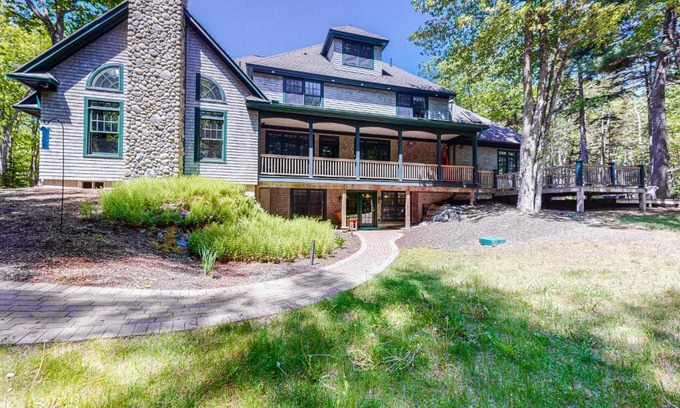 Ellsworth Apartment | Lions Gate